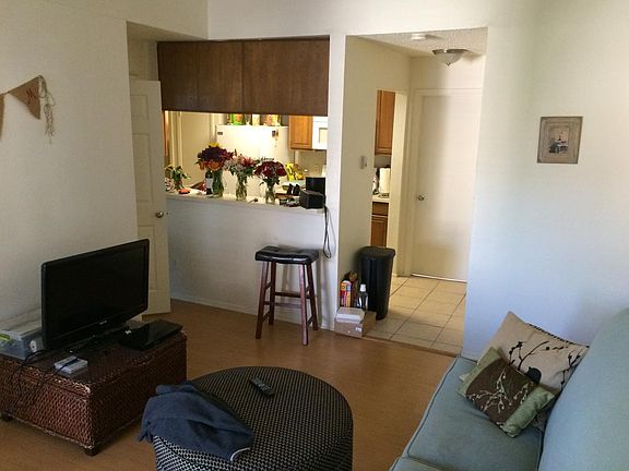 3rd image of 806 W 24th St APT 215