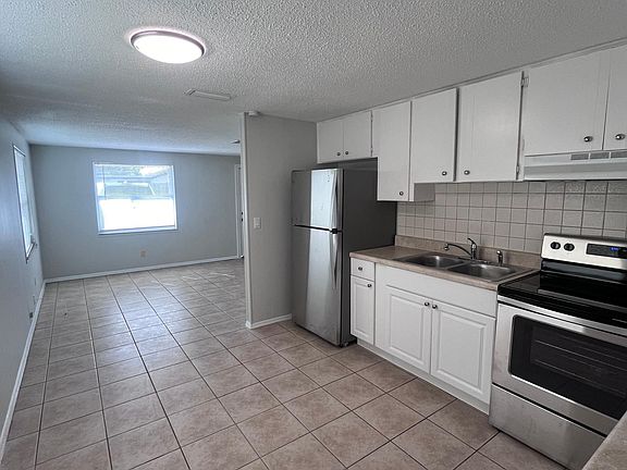 5th image of 512 66th Ave W #B