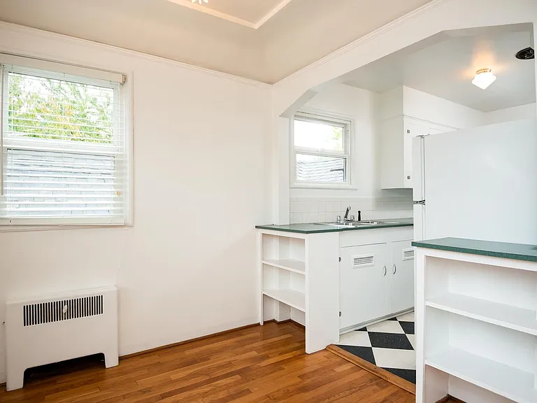 2211 NE Pacific St — Photo 13