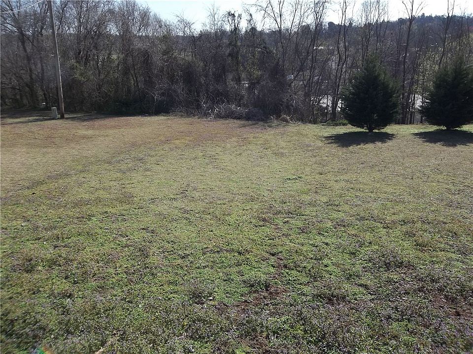 2nd image of 502 Missouri Pl