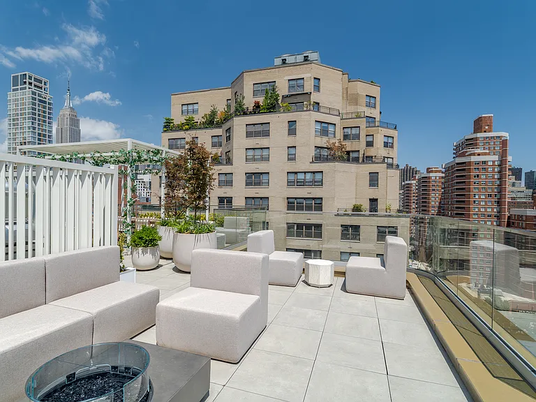 250 25th St #4C — Photo 10