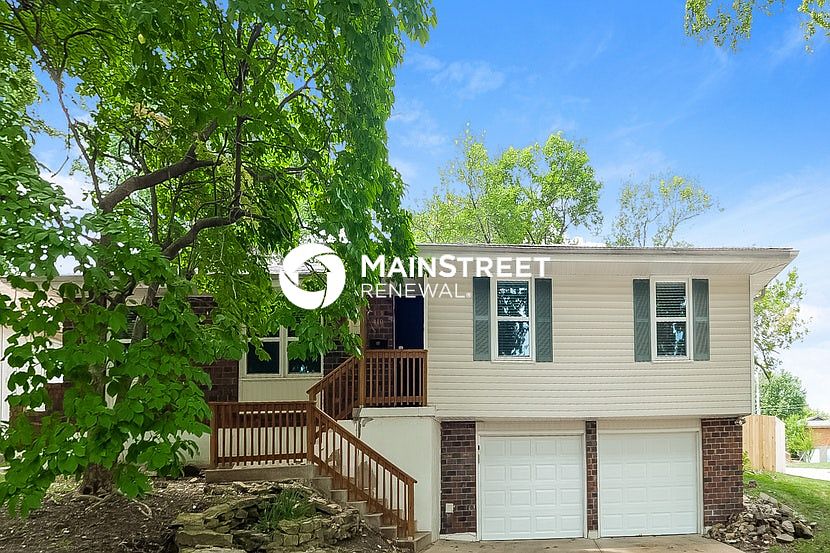 1st image of 410 NE Sharon Dr