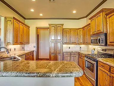 1113 Winchester Ave — Photo 10