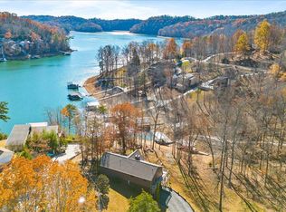 128 Fox Ln, La Follette, TN 37766