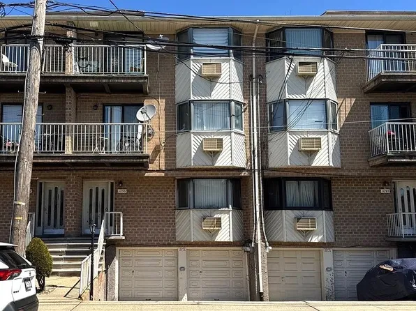 1095 E 72nd St #10, Brooklyn, NY 11234