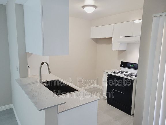 3rd image of 1005 E Garfield Ave APT 3