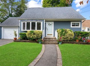 456 Arnold Ave, West Babylon, NY 11704