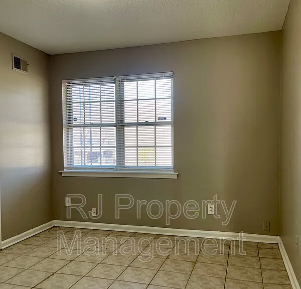 4211 Lansdowne Dr — Photo 15