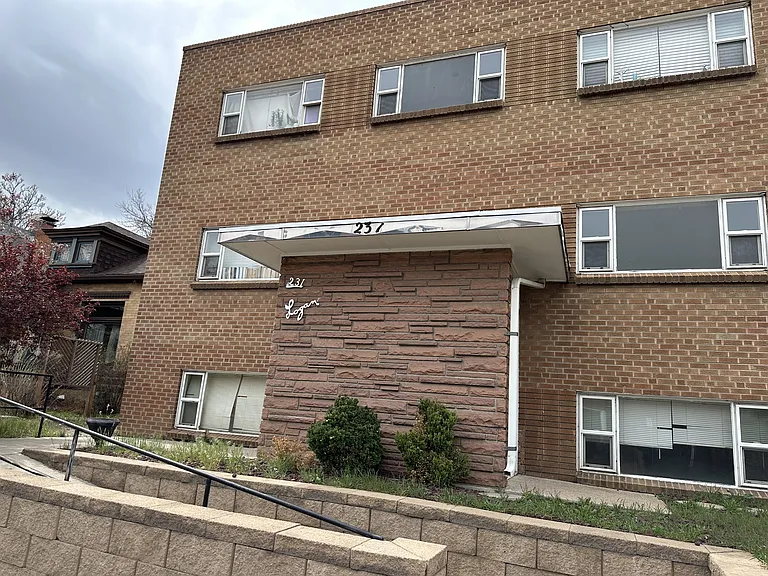 231 N Logan St — Photo 5