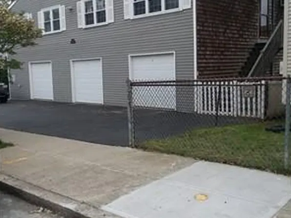 49 Earle St #B, Fall River, MA 02723