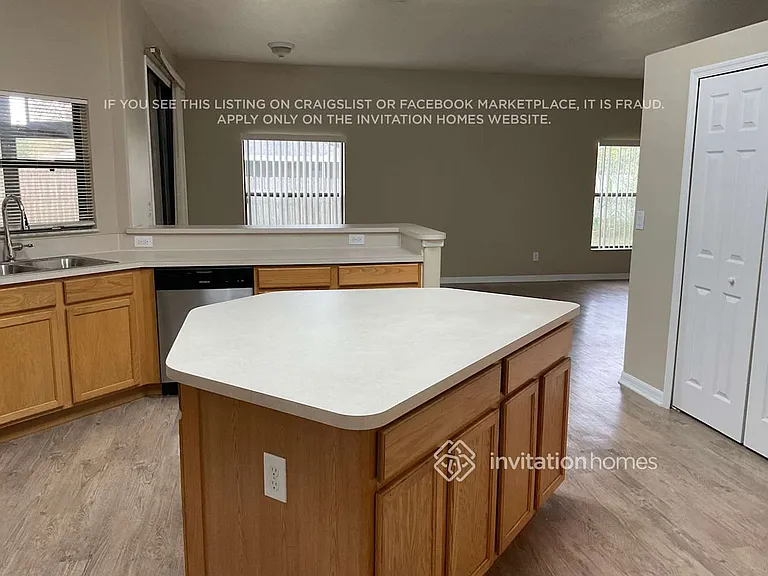 412 Commodore Ave NW — Photo 6