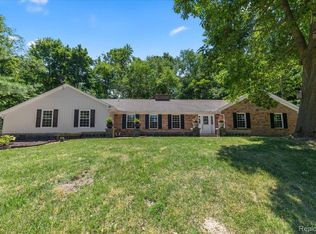 461 Bonnie Cir, Howell, MI 48843