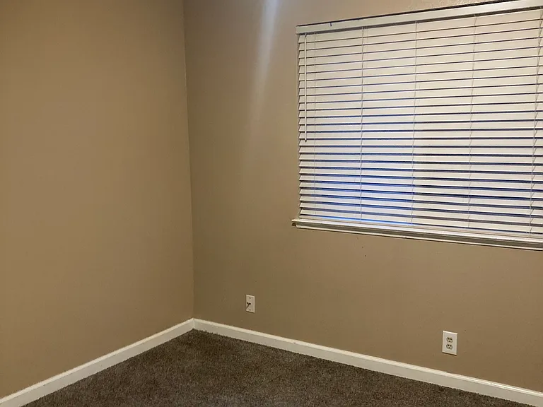 2385 Fernwood Dr — Photo 10
