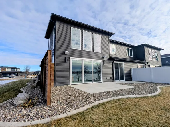 5834 Misty Waters Dr, Bismarck, ND 58503