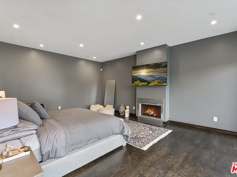 6459 Rodgerton Dr — Photo 42