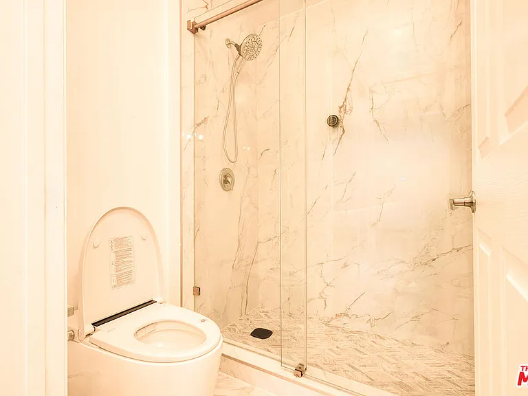 5510 Owensmouth Ave #218 — Photo 12