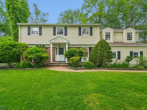 19 Colonial Way, New Providence Boro, NJ 07974