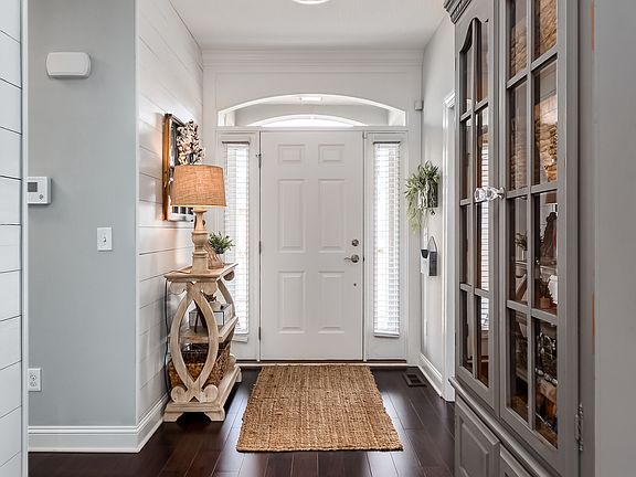 2nd image of 10635 Honeysuckle Way