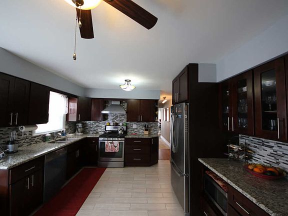 3rd image of 85 Dover Dr