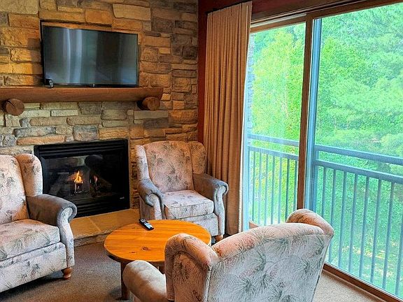 3rd image of 350 E Hiawatha Dr #324