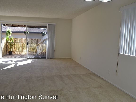 3rd image of 1100 W Huntington Dr #10381512