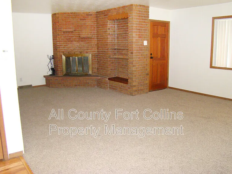 1208 Baker St — Photo 2