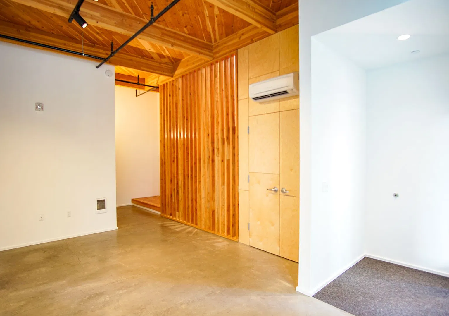 Modern Design Live/Work Townhous in NW Portland: Unique Living Experience! — Photo 4
