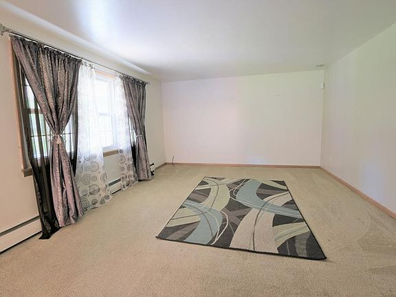 3rd image of 424 Catherine St