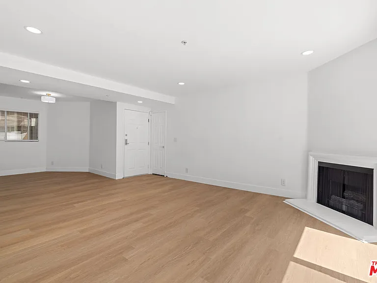 16100 W Sunset Blvd #109 — Photo 7
