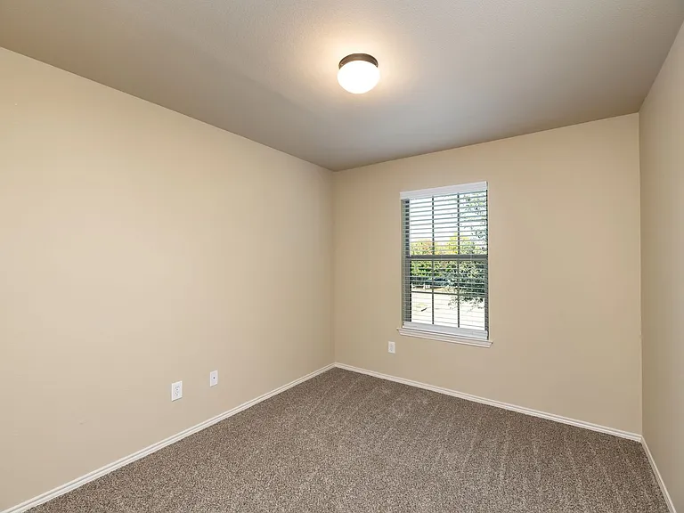 365 Orbit Dr — Photo 16