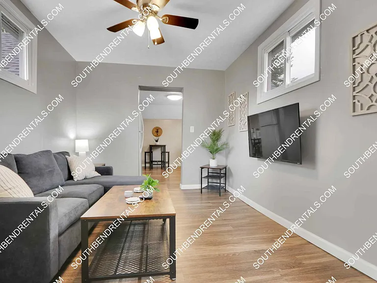 112 E Indiana Ave #C — Photo 3