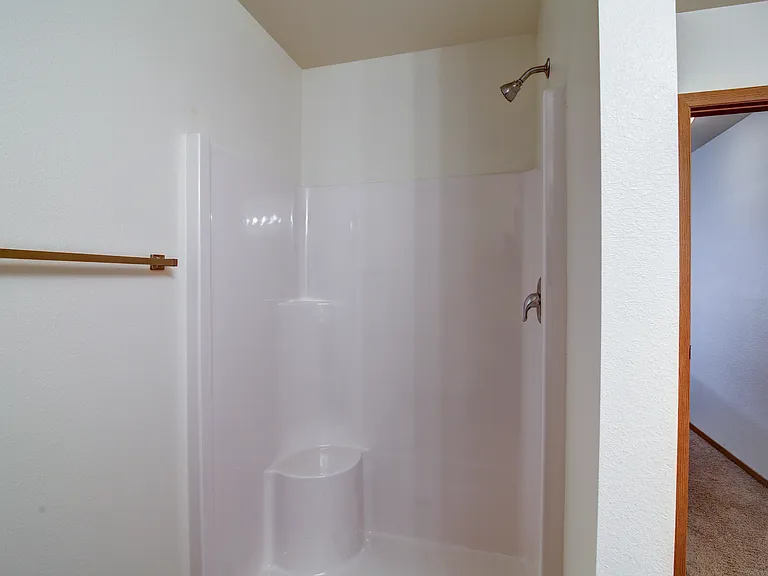 Dakota Point Apartments — Photo 10