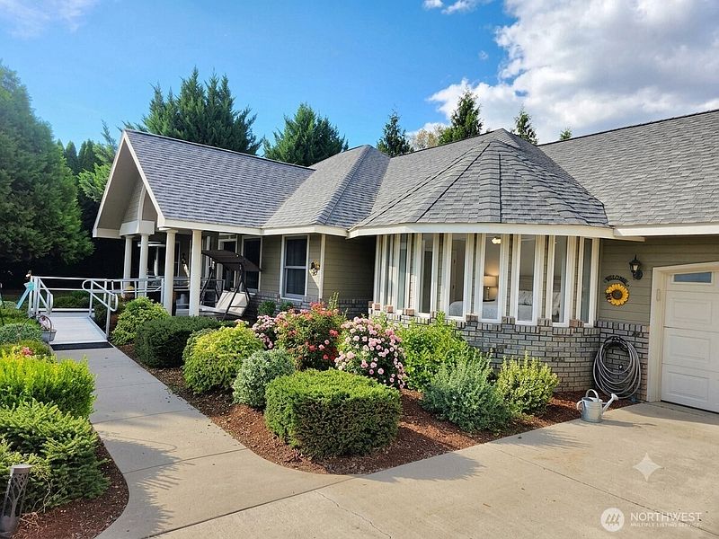 2nd image of 327 Lancaster Road