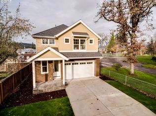 1224 E Washington Ave, Cottage Grove, OR 97424