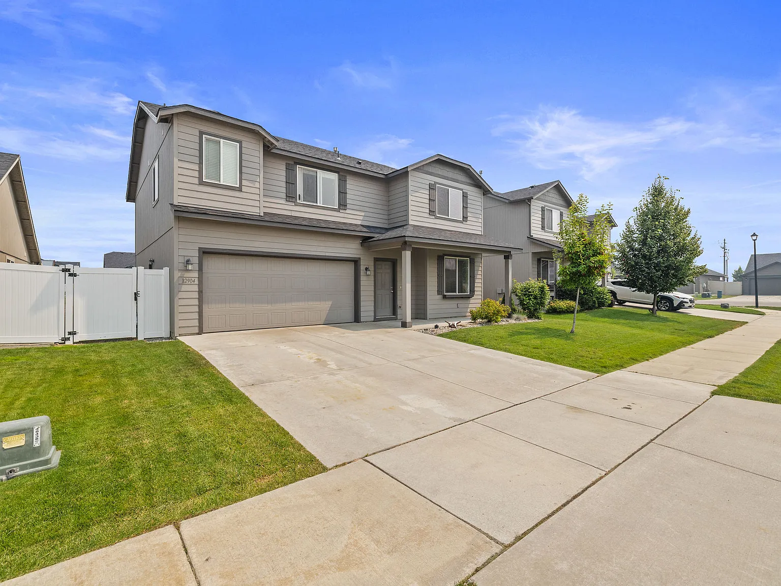 4 bed, 2.5 bath, 2199 sqft, $2,800 — Photo 2