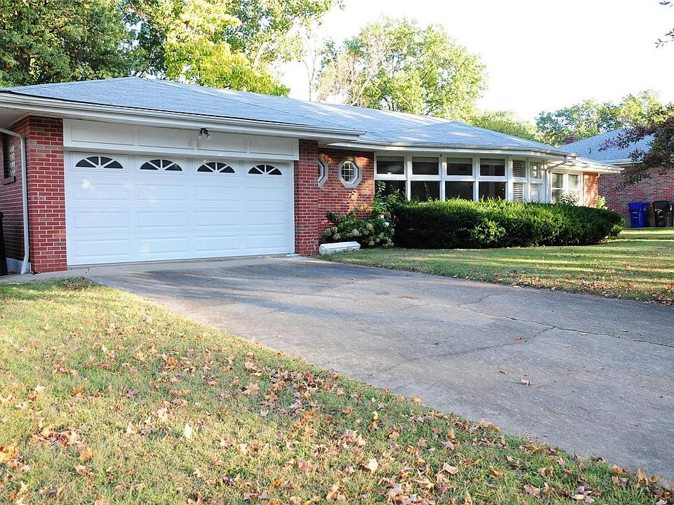 1st image of 944 Jeanerette Dr