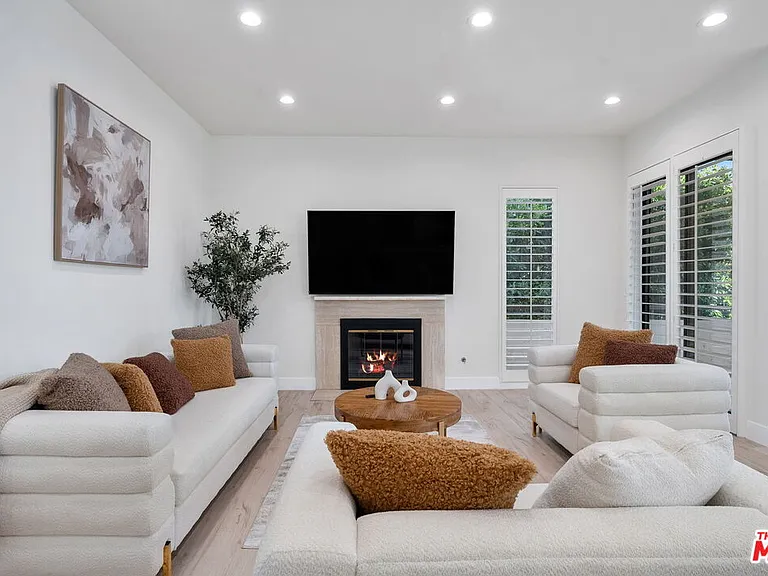 1880 Veteran Ave #208 — Photo 4