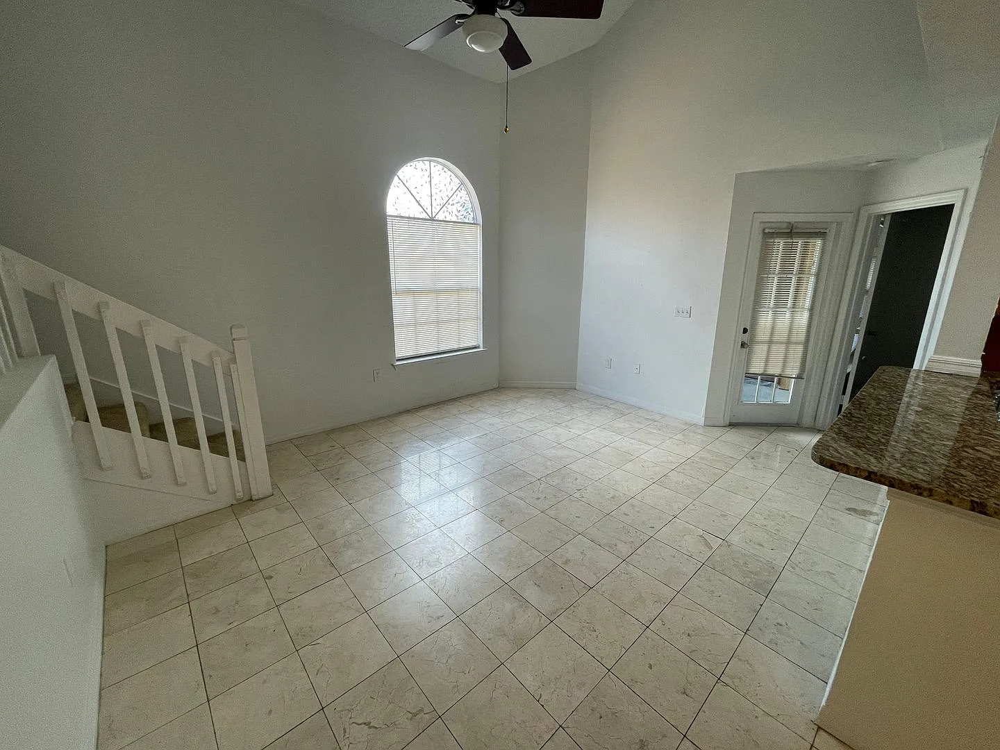 Condo Convenient To Attractions! Bella Vista Community! Available August 13th! — Photo 2