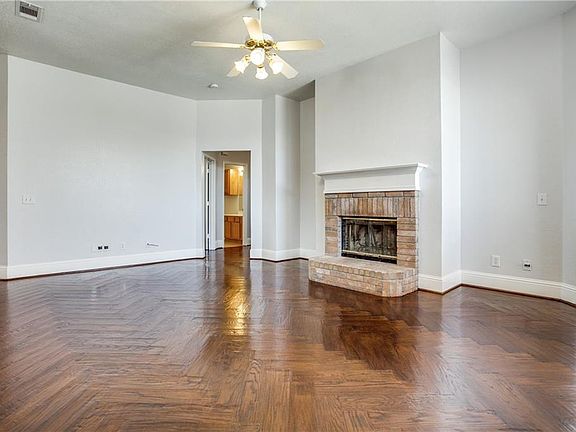 4th image of 200 Silvercreek Dr