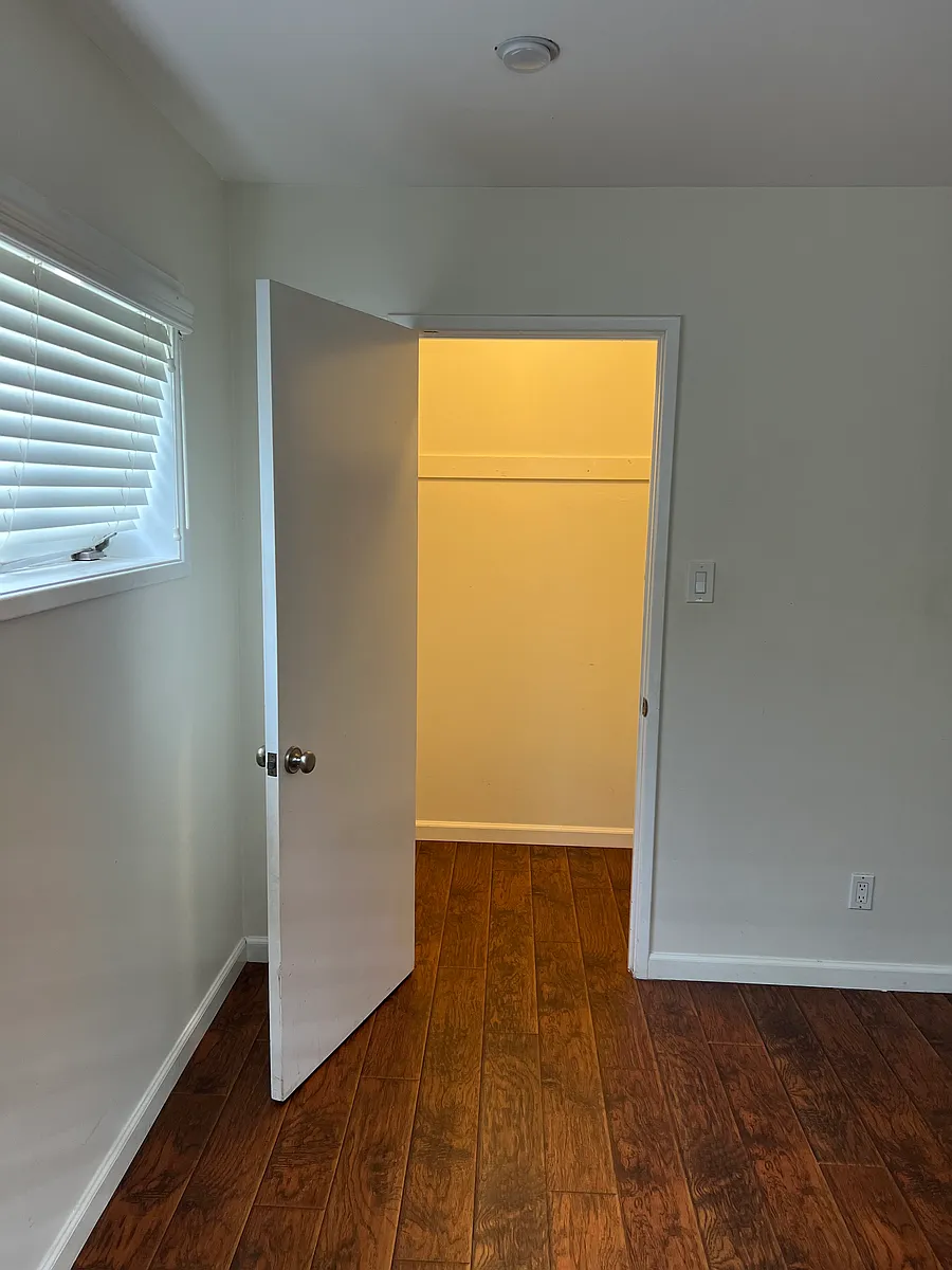 Building Photo - 13830 Burbank Blvd #A