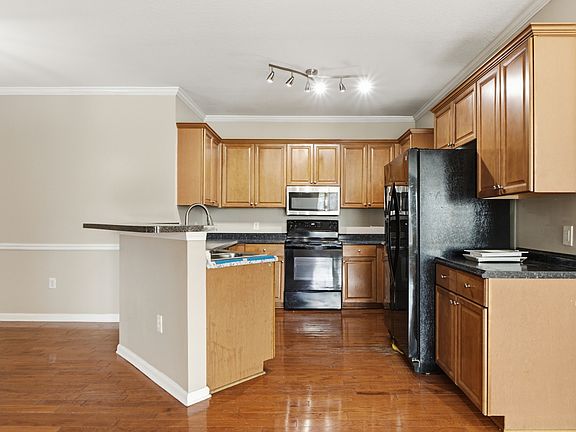 2nd image of 1201 Regency Ct