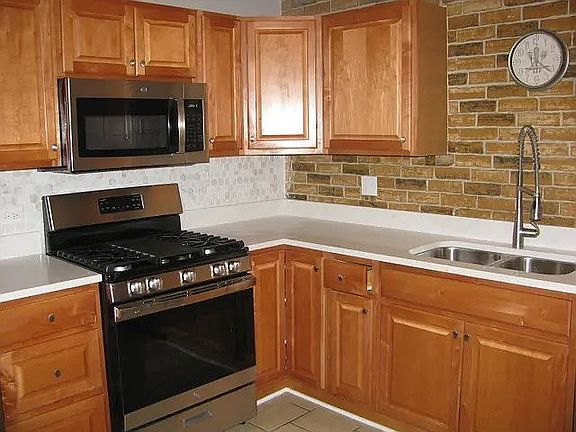 4th image of 8052 W Lyons St