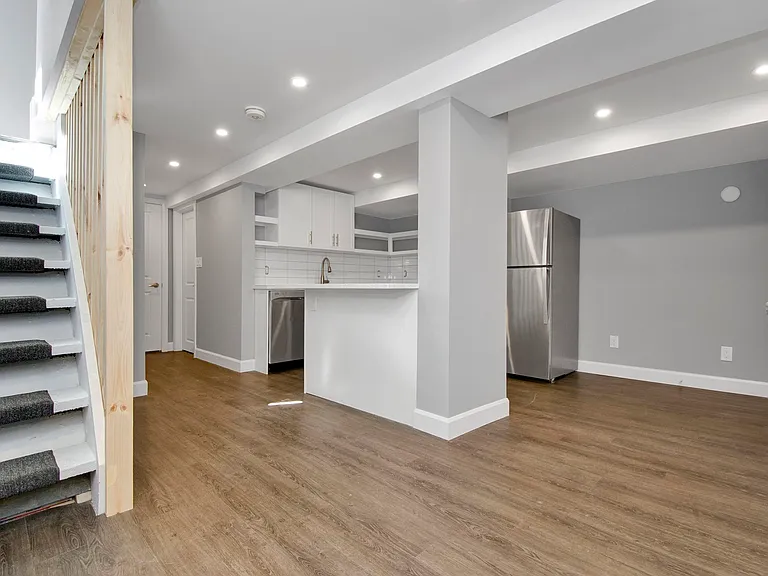 868 Maplewood Ave #2 — Photo 9