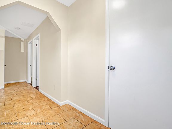 3rd image of 746 Fischer Blvd