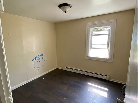 5th image of 419-425 Elizabeth Ave #4