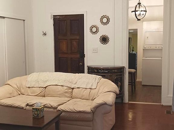 4th image of 2034 Delancey Pl #2R