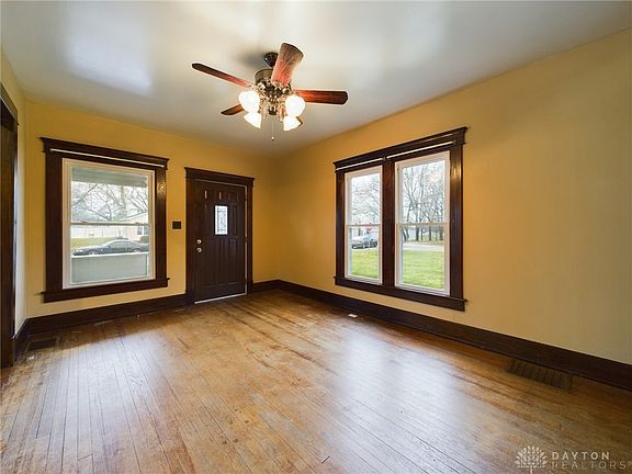 5th image of 371 N Vine St