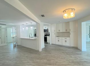 621 Concord Ln, Holmes Beach, FL 34217