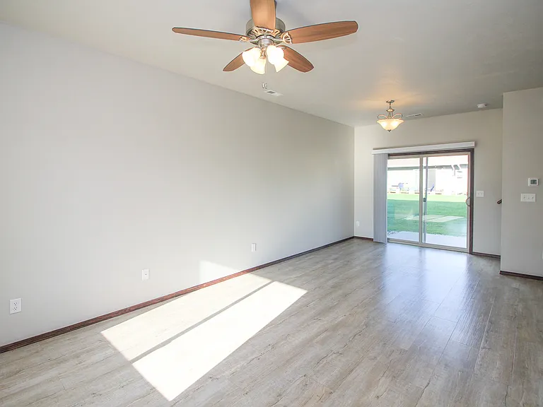 1013 Tanner Ct — Photo 5