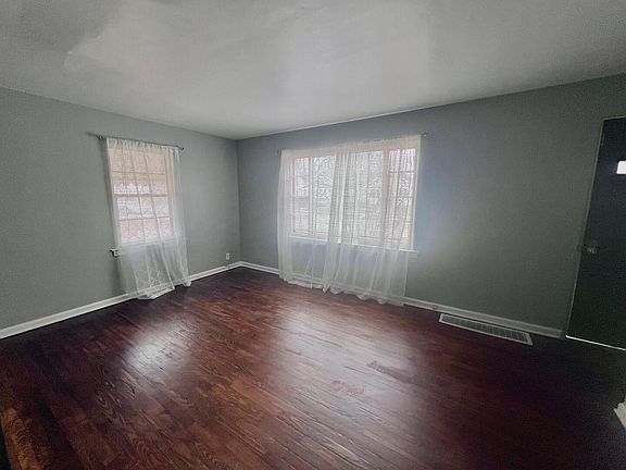 3rd image of 225 E Lincoln Ave